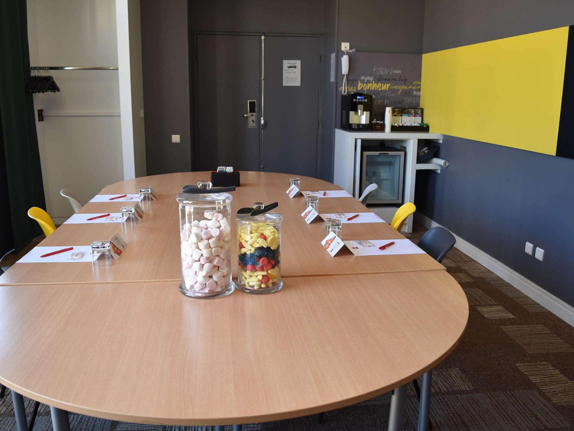 Отель Ibis Montpellier Centre Polygone Экстерьер фото